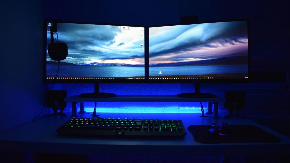 Dual-screen-monitor